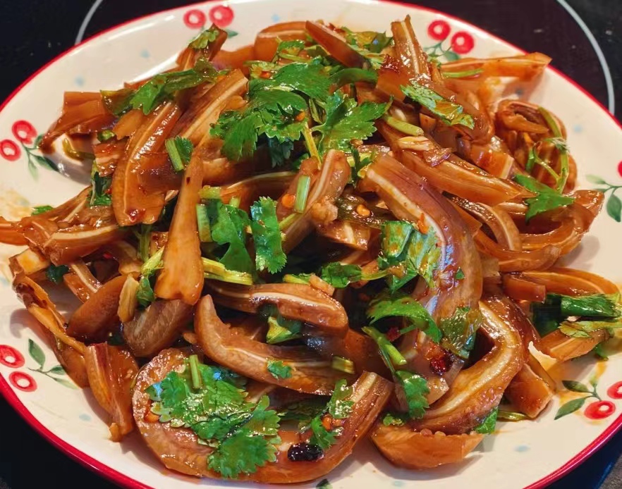 色香味俱全的红油猪耳朵