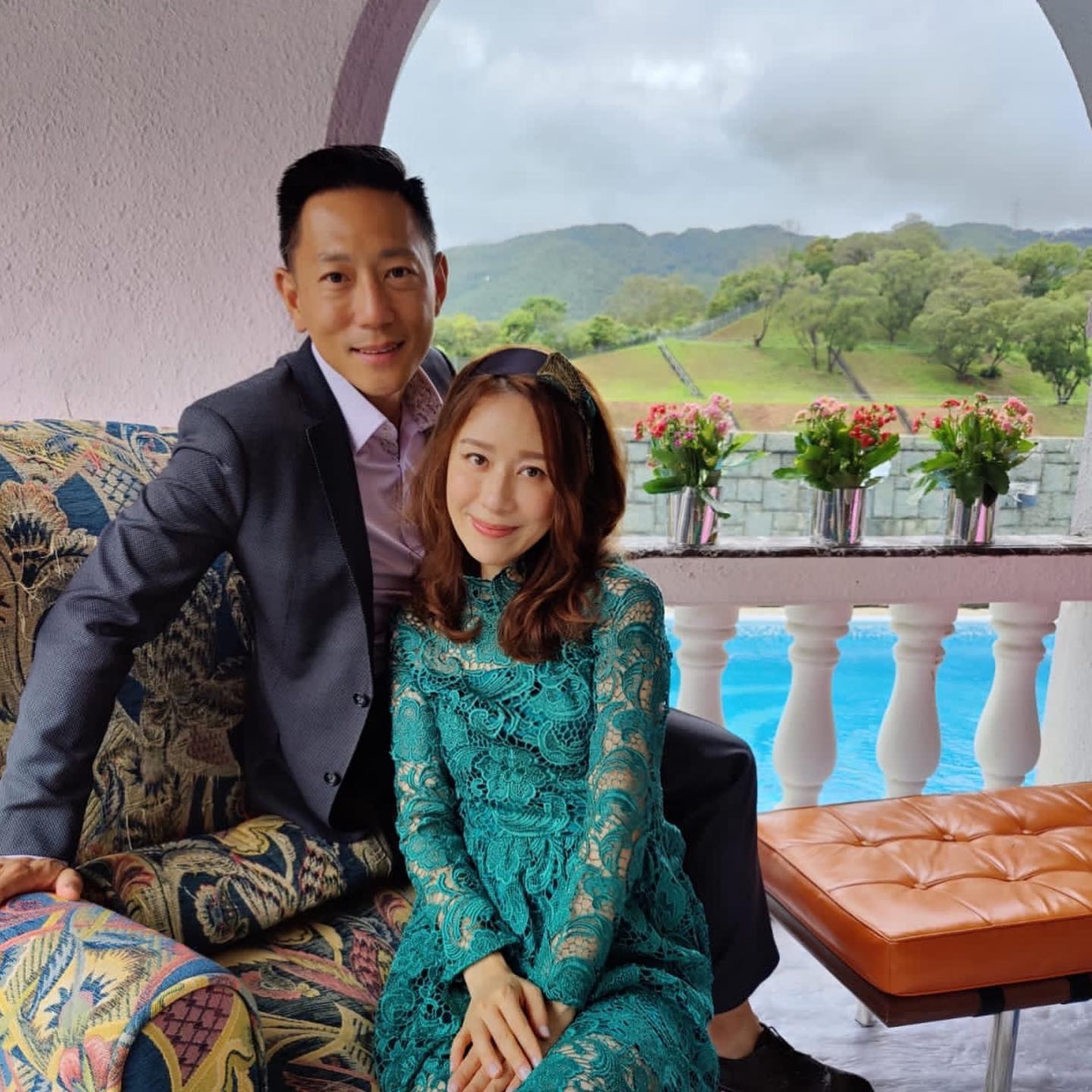 "小刘嘉玲"邝文珣公开为富商老公拉票 表示要做啦啦队