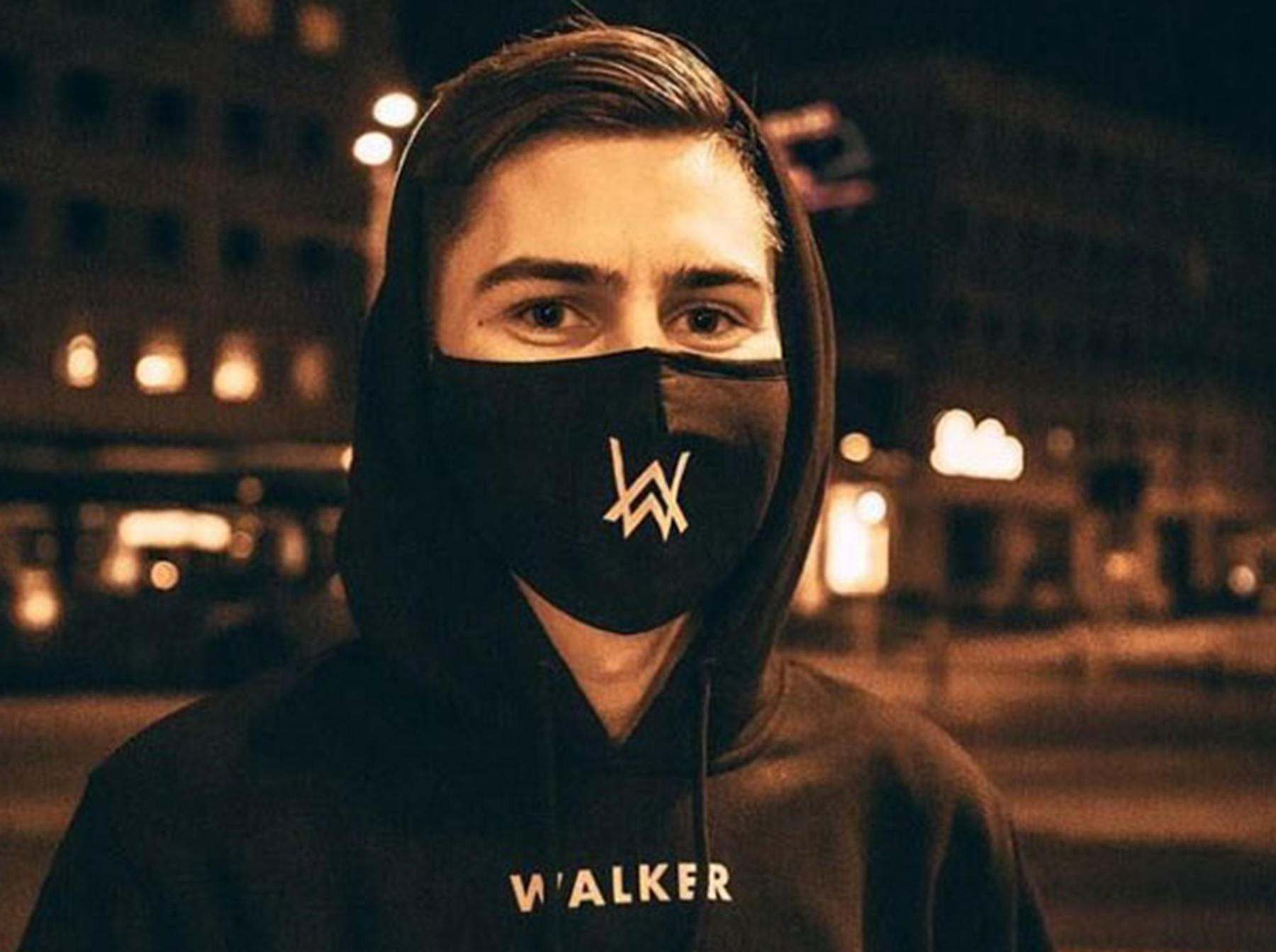 艾兰沃克蒙面原因是什么,艾兰沃克为什么一直不唱歌