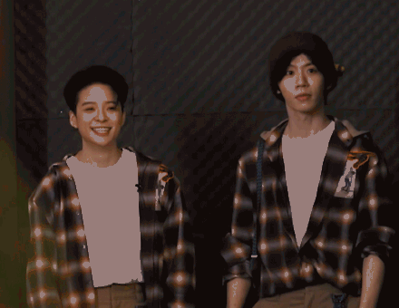 amber 和胡宇桐衣服穿的一模一样