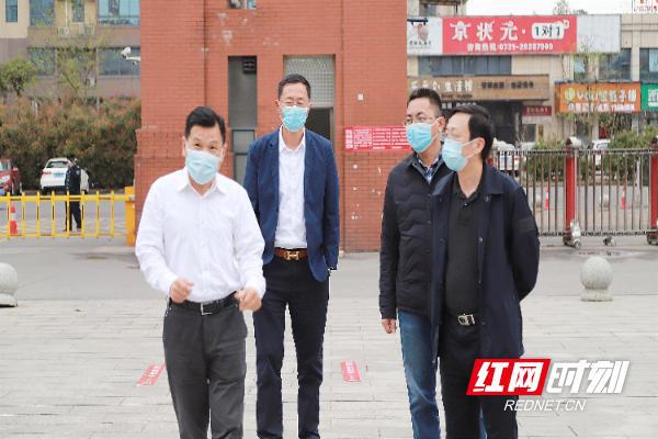 株洲市教育局局长吴安浩检查指导市二中疫情防控工作