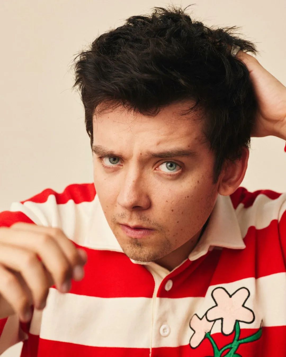 《性爱自修室》asa butterfield杂志写真,有他的"颜粉"吗?