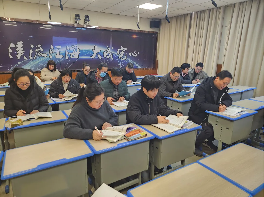 大溪二中科学组开展研读新课标教研活动