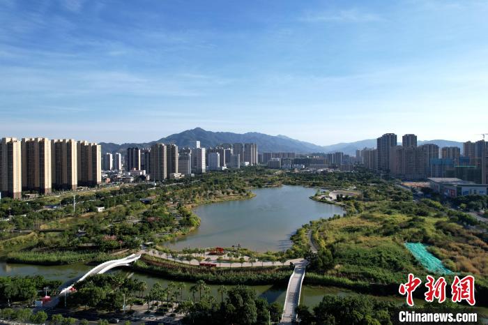 航拍福建龙岩中心城区