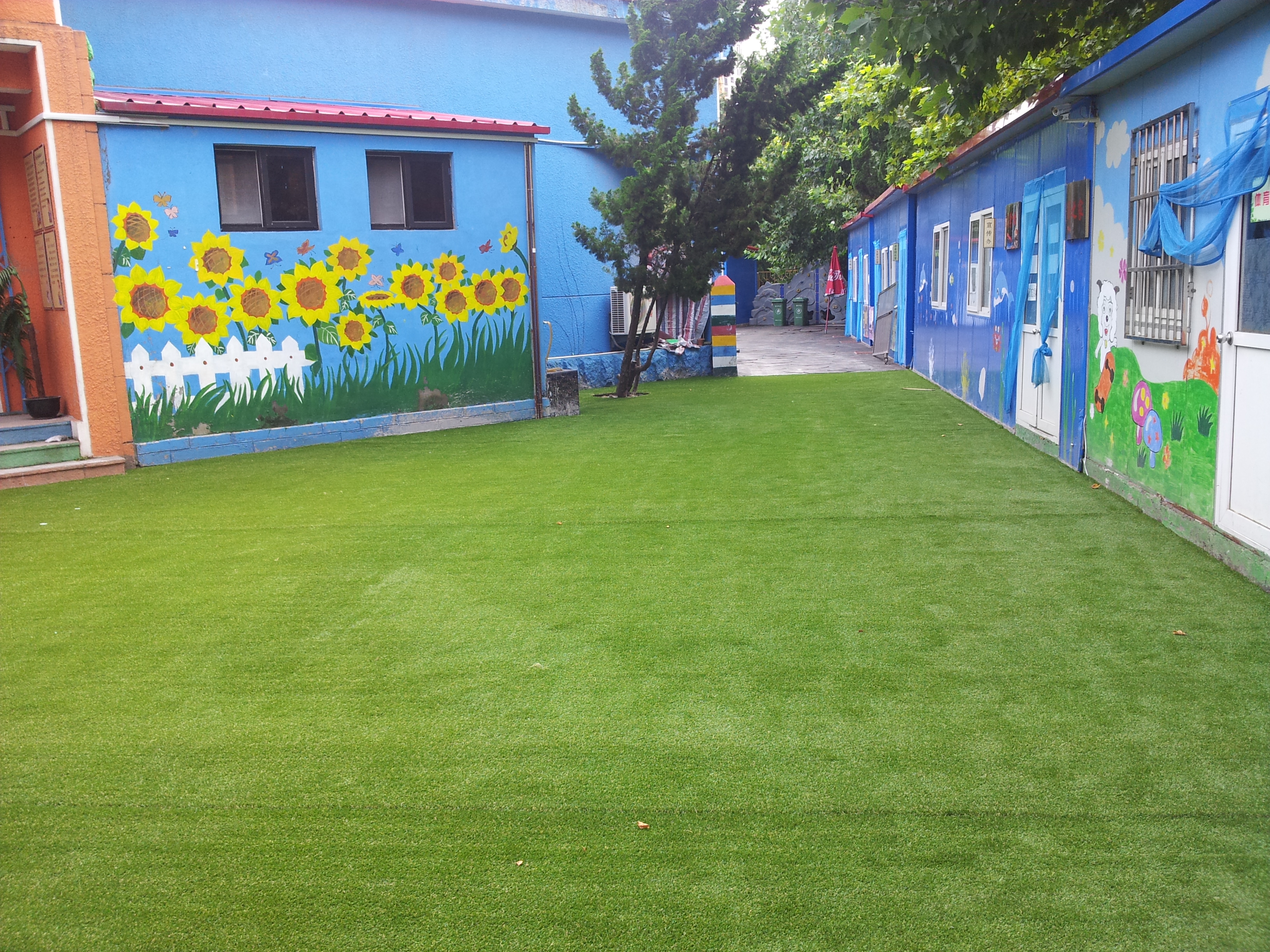 仿真草皮幼儿园操场人工假草坪