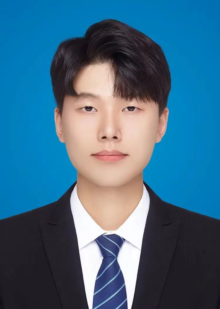 个人简介在这个瞬息万变的时代,我们无论面对什么困难和挑战,都要坚定