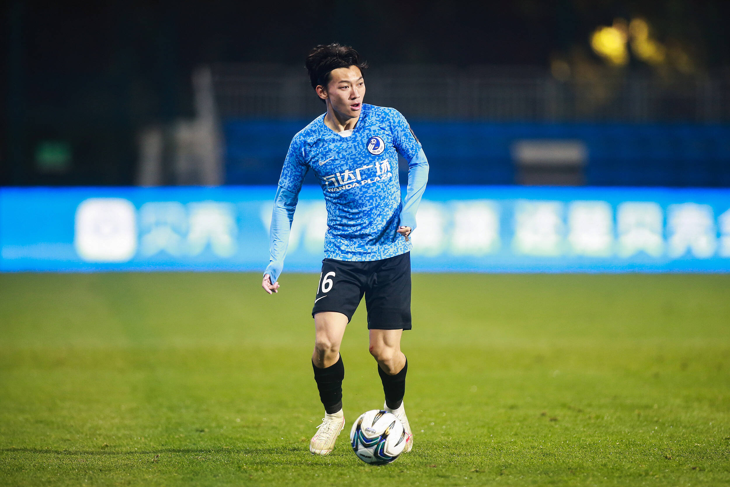 德转确认:童磊今日完成转会,加盟山东泰山队