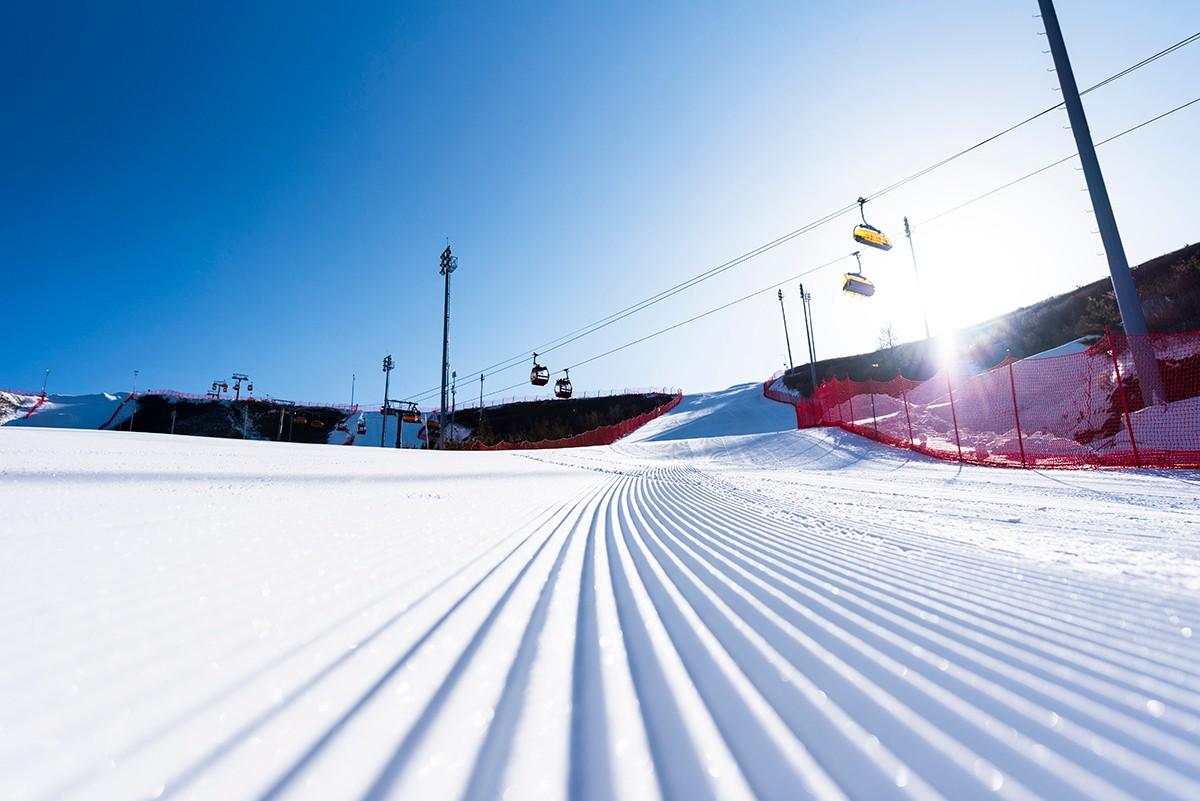 银河滑雪场雪道图片