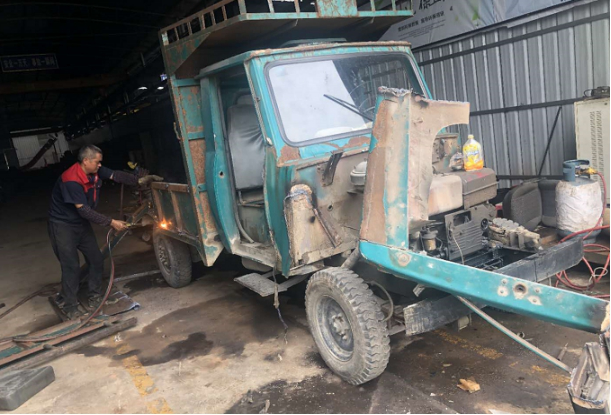 道县:集中报废变型拖拉机