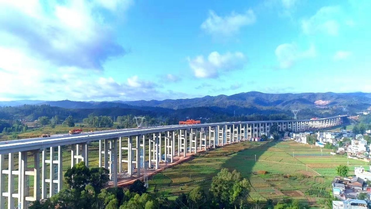 楚大高速公路(姚安段)建设取得突破性进展