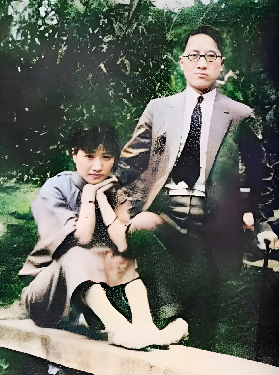 陆小曼和老婆徐志摩下乡玩老照片!照片中的她身穿旗袍,妆容华丽!