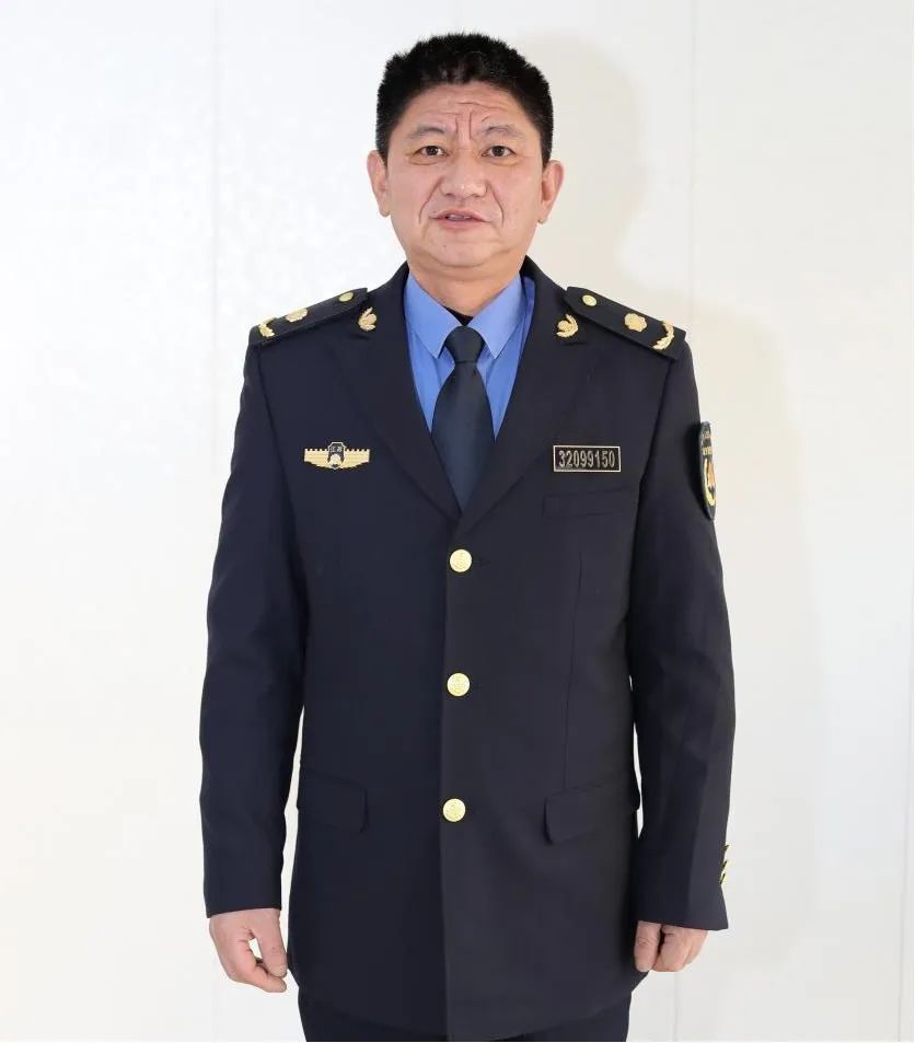 城管执法制服图片