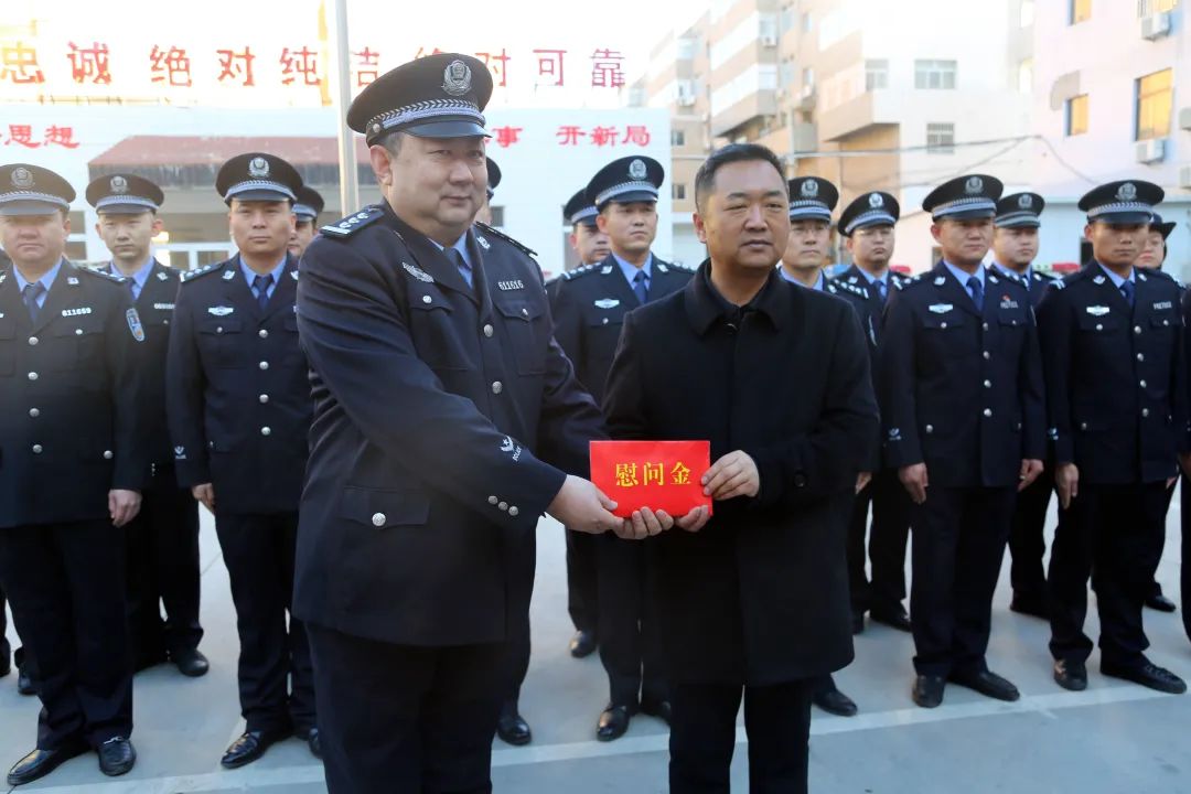 致敬·警察节|区委常委,政法委书记高宏炜到榆阳法院看望慰问司法警察