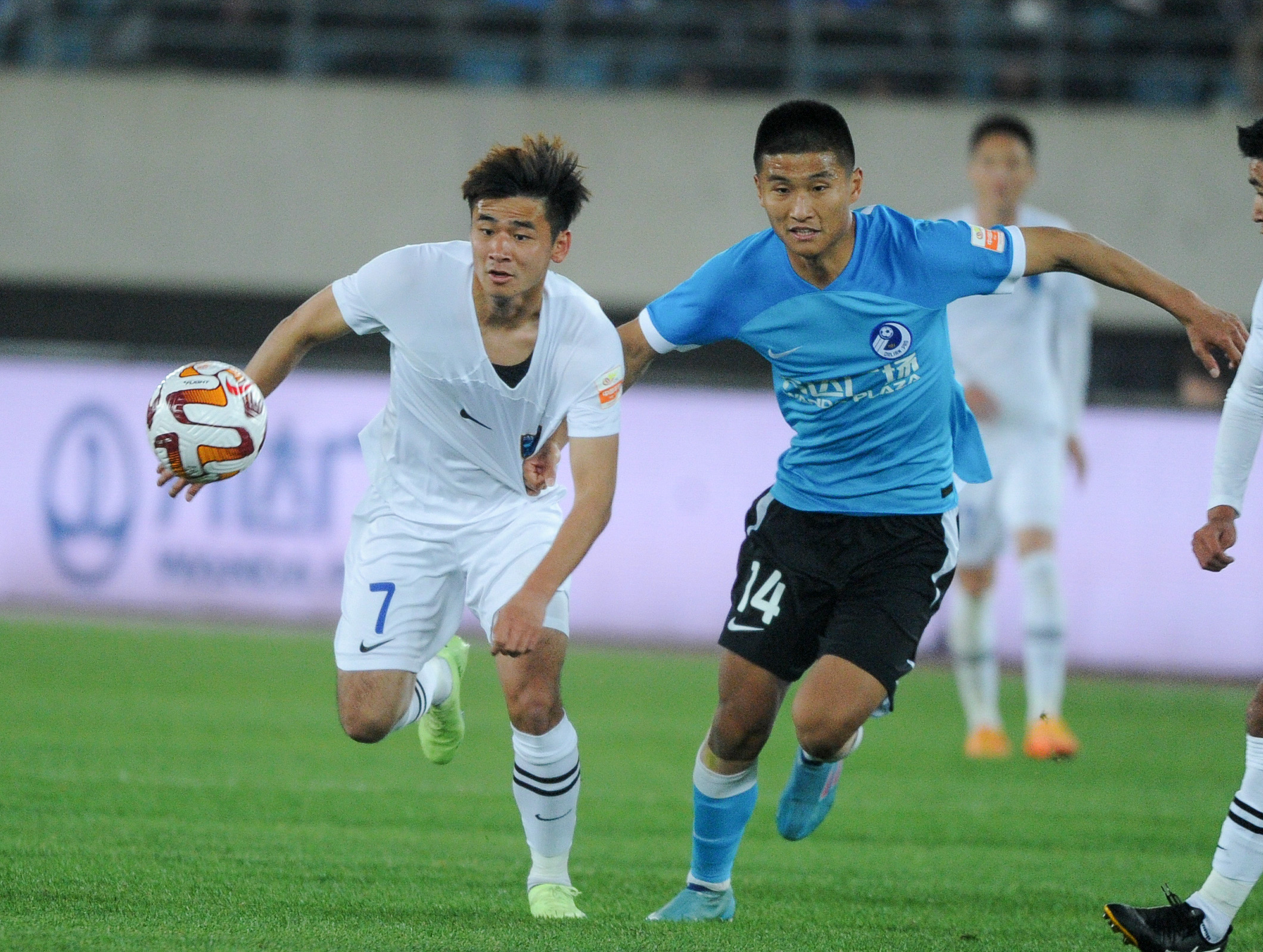 足球——中超:大连人胜南通支云(3)