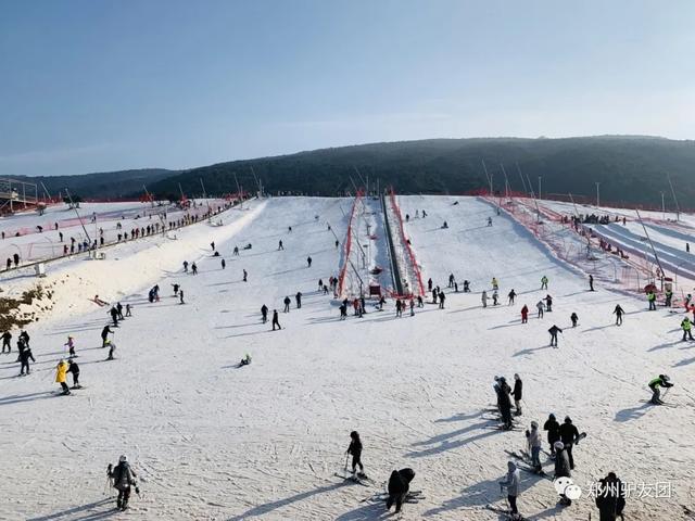 郑州最大最专业的滑雪场,就在距离市区90公里的嵩山山顶