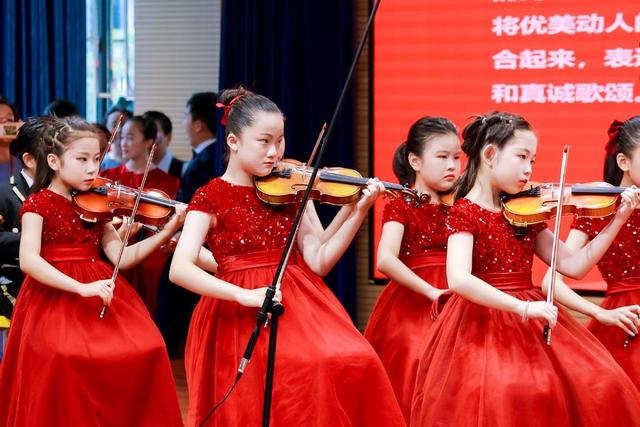 景鹏小学举办第十九届艺术节