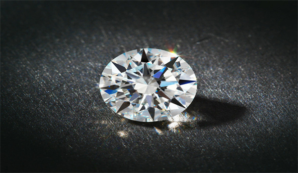 钻石建议买什么色的(钻石一般买什么颜色和净度的啊)