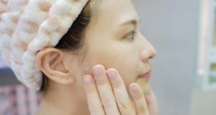 脸搓泥是怎么回事