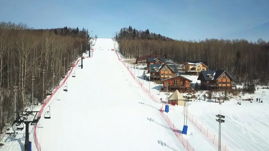 长白山和平滑雪场图片