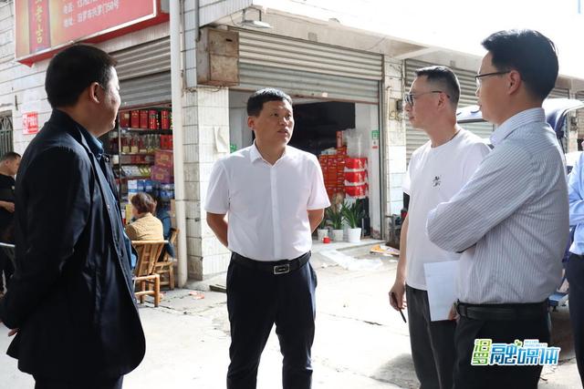 李亚江调度兴罗门市场文明创建攻坚整治工作