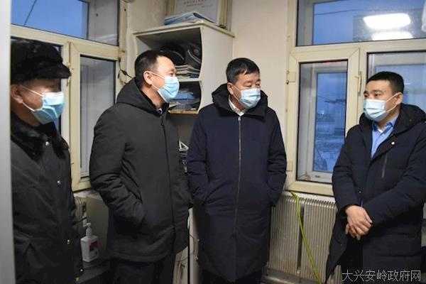 呼玛县委副书记,县长蒋明明深入三卡乡检查指导疫情防控及村级党组织