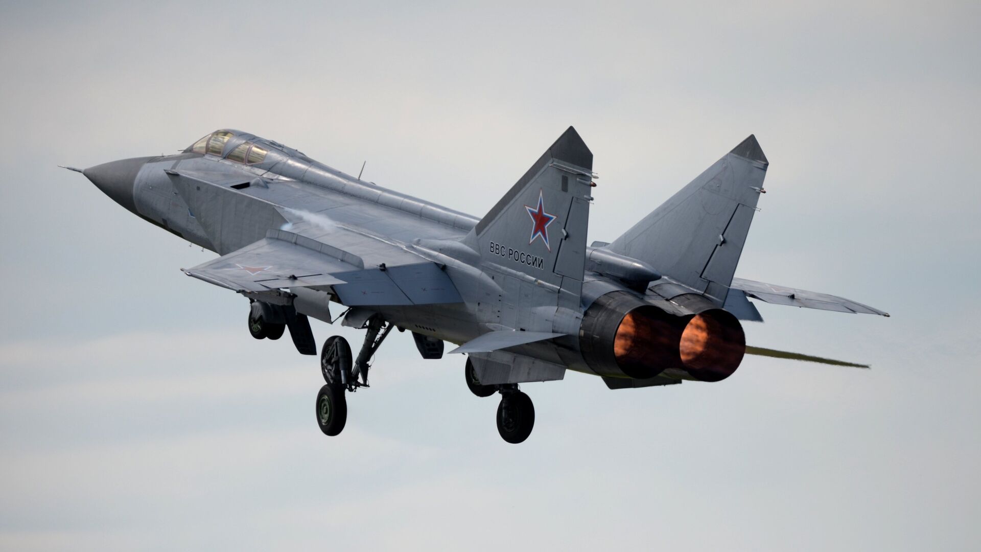 一架米格-31战斗机在滨海边疆区坠毁,飞行员弹射逃生