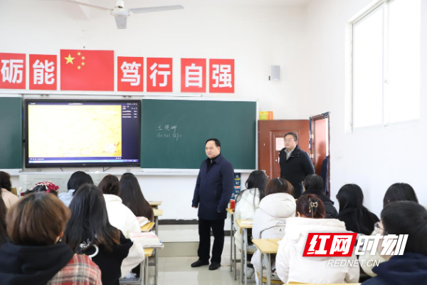 湖南瀟湘技師學院(湖南九嶷職業技術學院)黨委書記黃冰帶隊檢查開學第