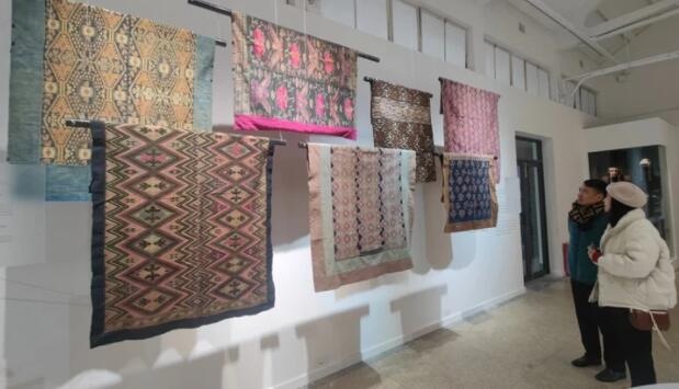 来南通纺织博物馆看民族服饰展