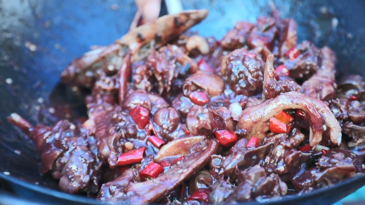 丰收节vlog|新田:炒血鸭大比拼 共享丰收喜悦