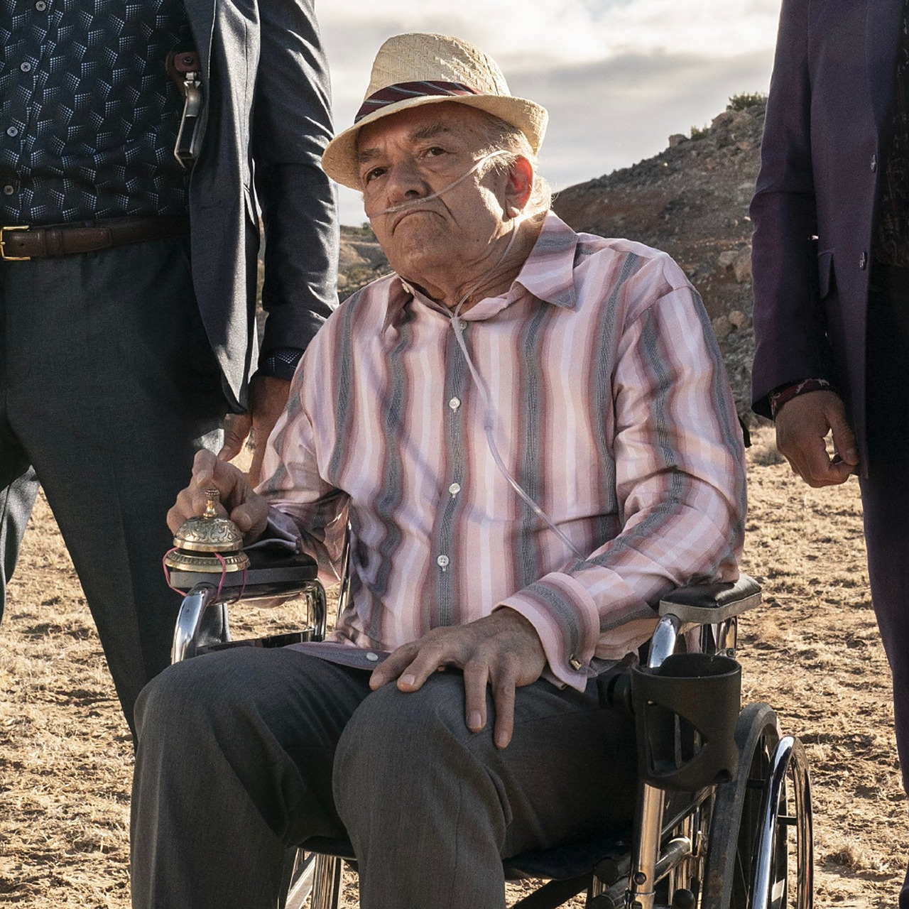 还记得《绝命毒师》《风骚律师》里的叮叮叔吗?