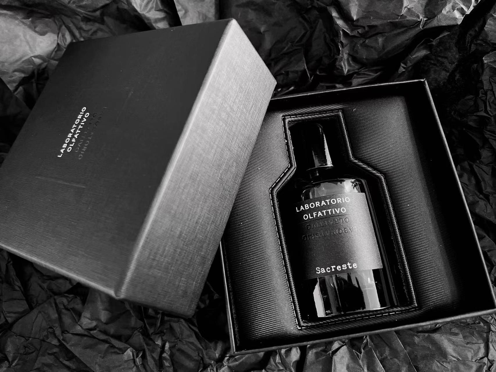 藏红花中调:焚香 树脂 胡椒 莎草后调:雪松 愈创木 琥珀 开司米酮