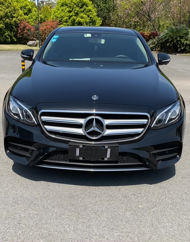 更改奔驰车标为立标在车管所是不被许可的.