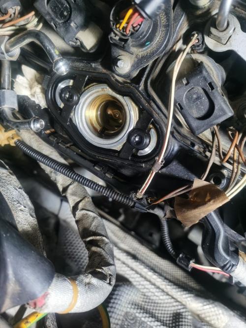 宝马3系油泵怎么拆?