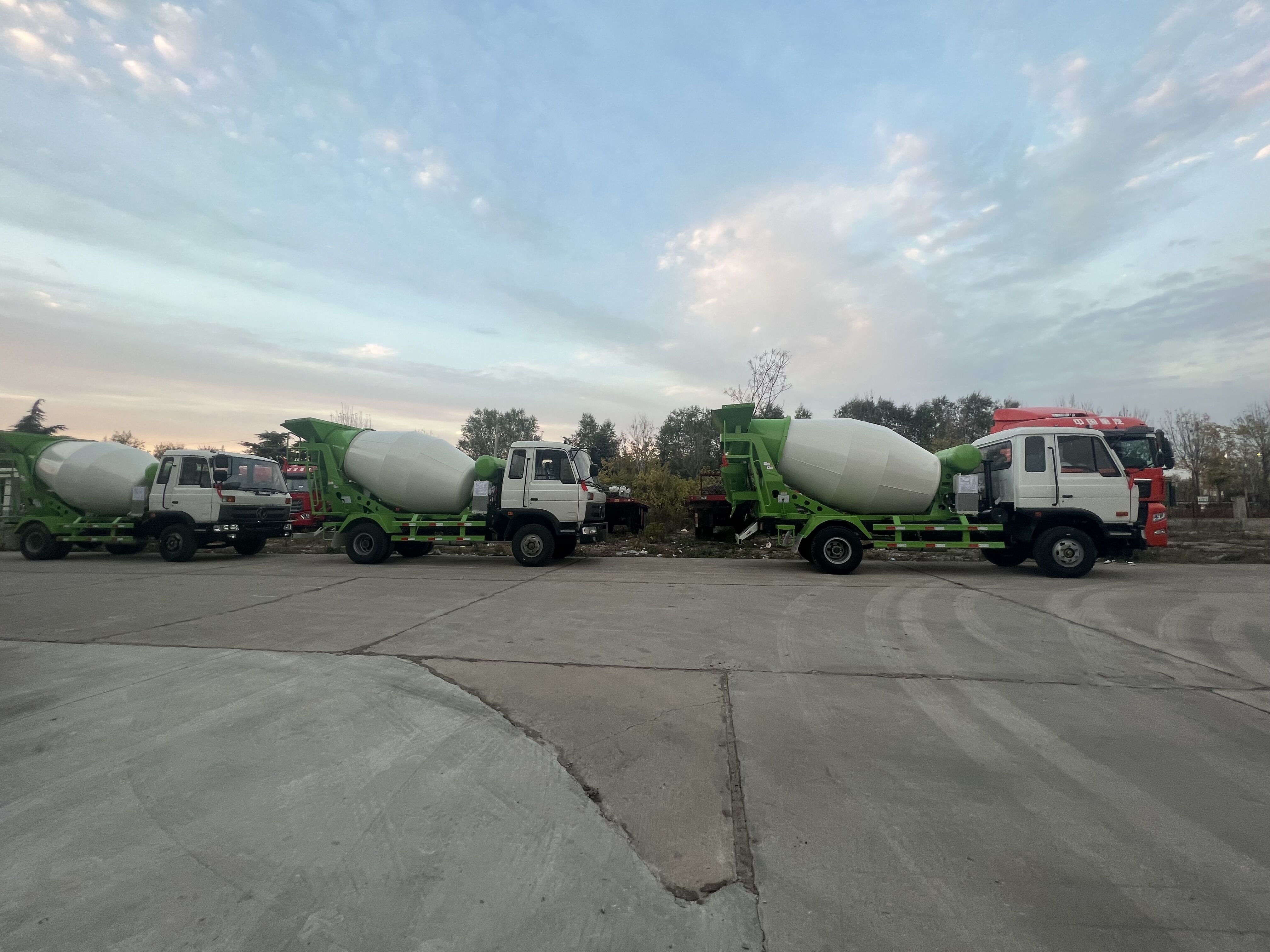 前四后四中型双桥搅拌车改装混凝土搅拌车