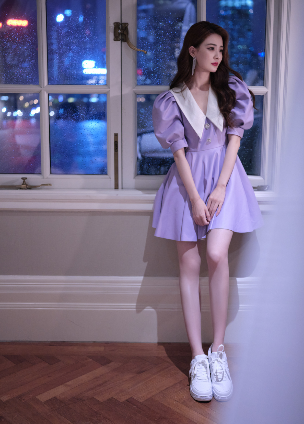 腿精徐璐才是少女风的代表,穿紫色泡泡袖连衣裙,可爱又俏皮