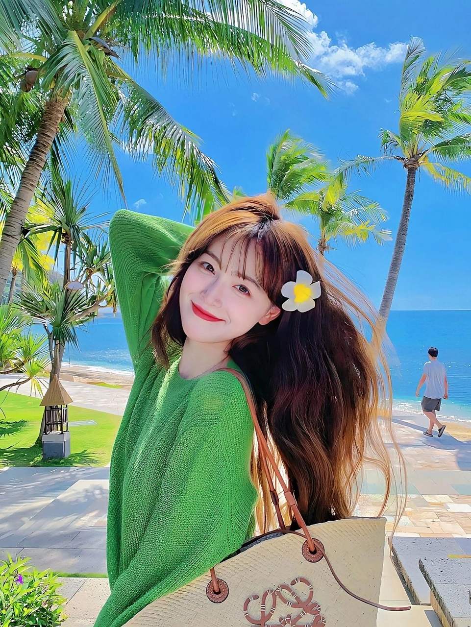 小姐姐夏日海边自拍,太美了!