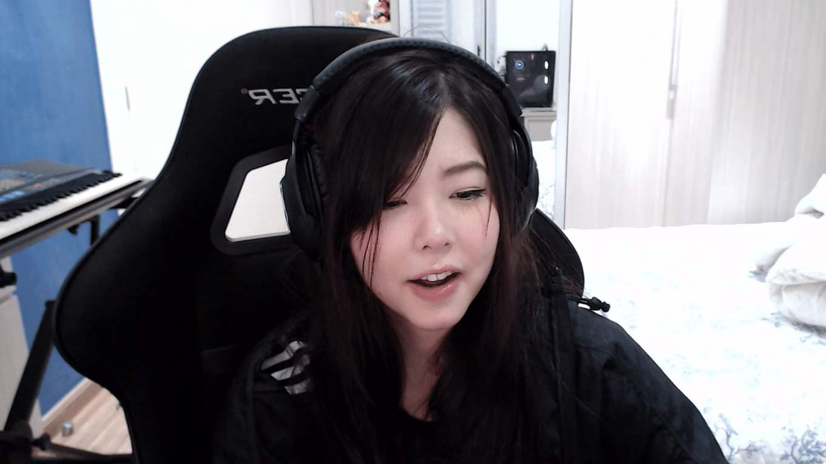 lol:mayumi斗鱼首播人气破百万,职业选手纷纷送礼表示欢迎