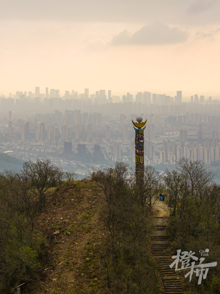 巍巍皋亭杭州靠山800年前杭州人的赏桃天花板山上的神秘图腾当年