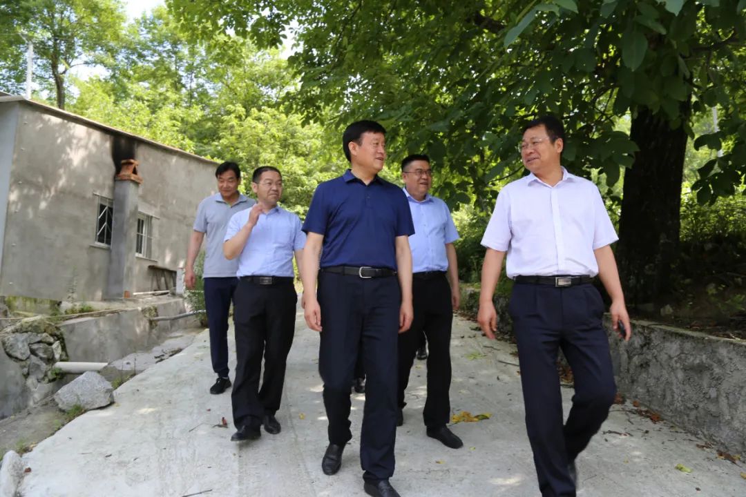 省政府副秘书长,省信访局局长陈俊锋来留调研脱贫攻坚工作