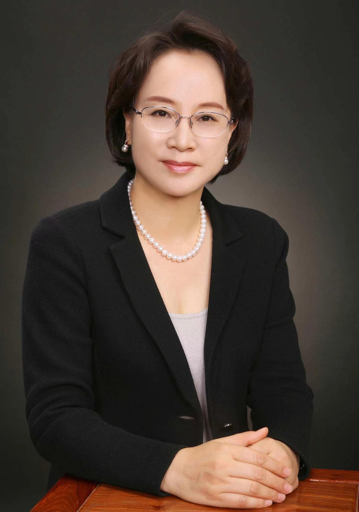 引进顶尖人才,郑州大学迎来首位女校长,李蓬担任郑州大学校长