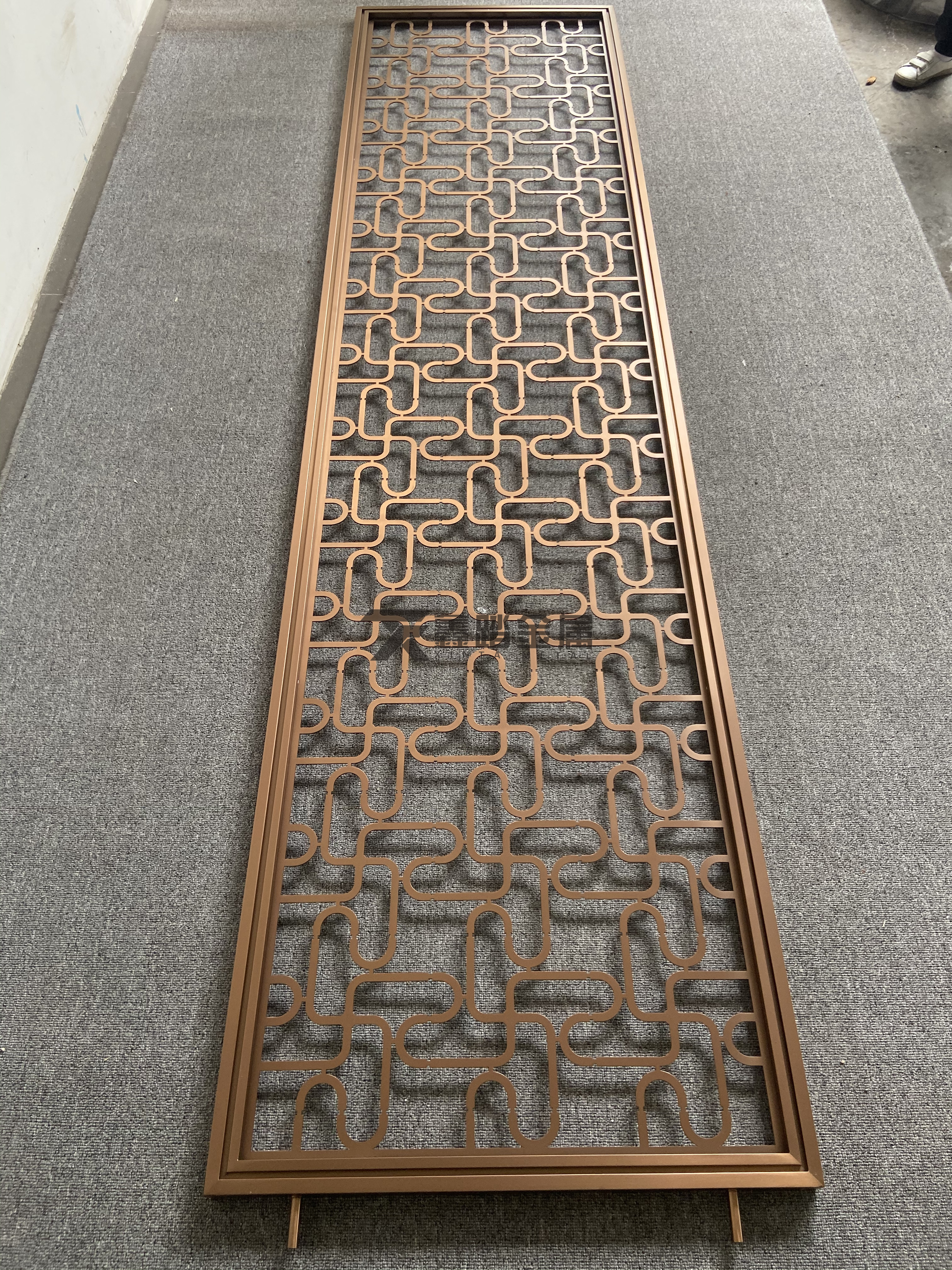 玫瑰金不锈钢激光屏风,家装隔断视觉效果得到装饰满足