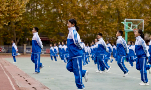 山西临汾各学校校服图片