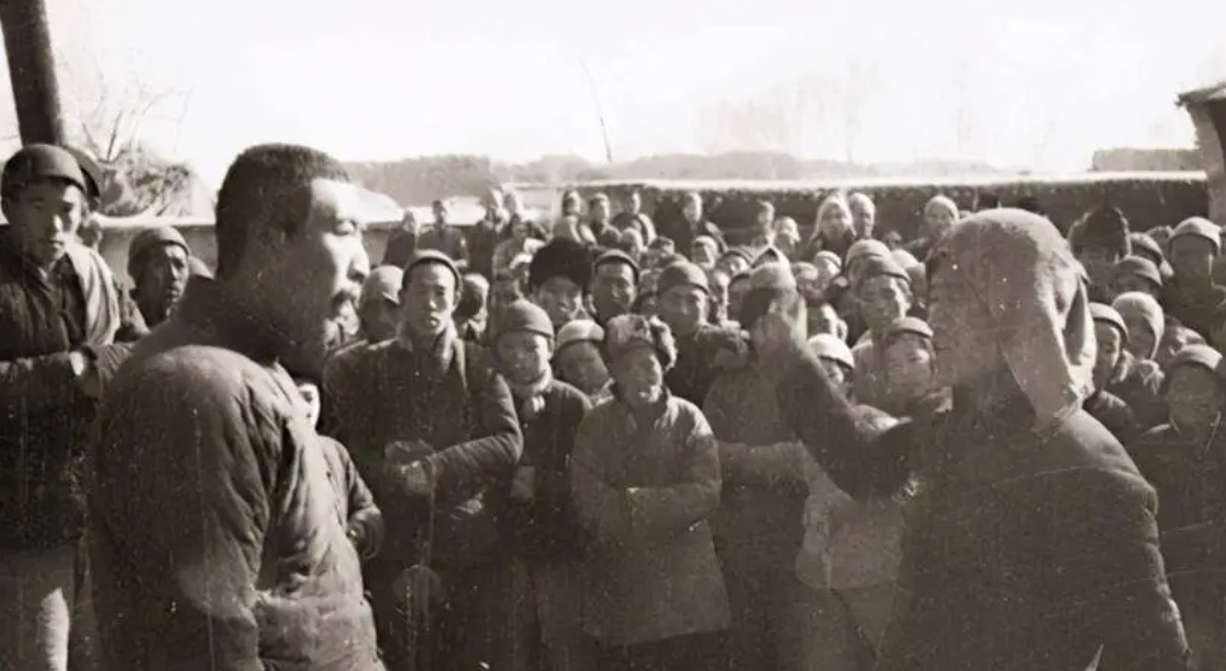 1985年曾应龙自称皇帝,攻下县医院做皇宫,40名护士被他立为嫔妃