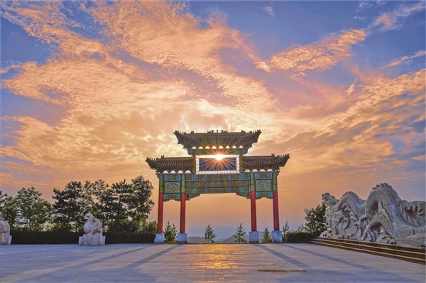 盛夏时节"醉"美季 山川风光无限好