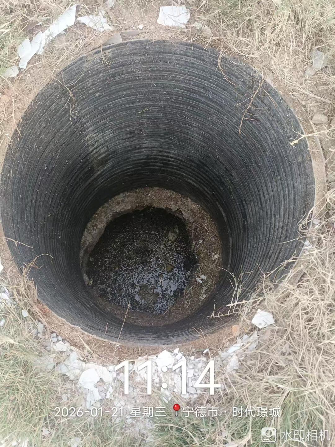 8岁儿童掉入污水井溺亡 家属称井盖未覆盖 物业不清楚是未盖好还是被