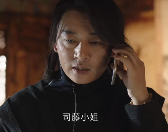 剧组太穷导演无奈出演角色,撞脸潘粤明意外走红,新剧播放量3亿