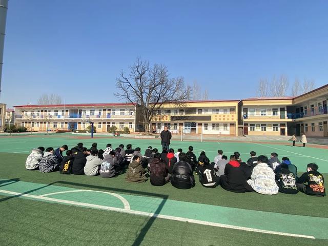 解密青春密码 助力健康成长-郑东新区杨桥中学男生女生教育讲座