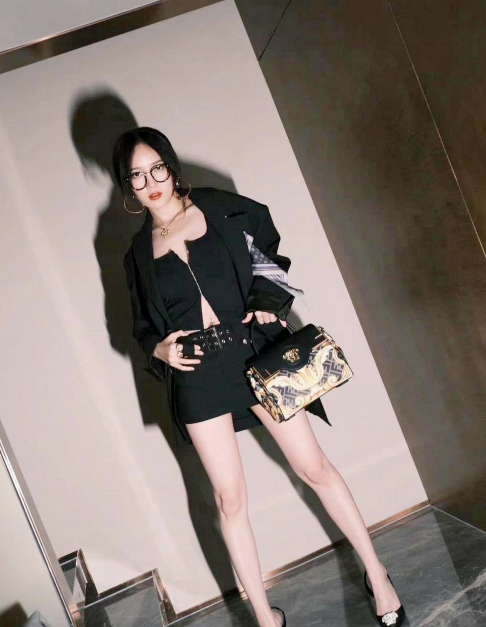 孟佳穿高跟鞋的大长腿