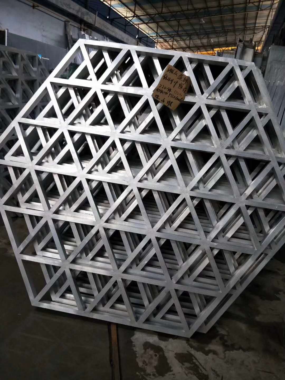 外墙装饰冰裂纹铝漏窗花 冰花纹漏窗规格