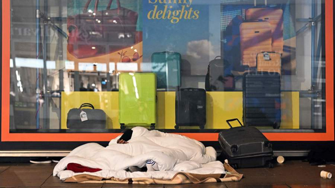 英内政大臣:露宿街头是一种"生活方式"!慈善组织:政府失败的标志